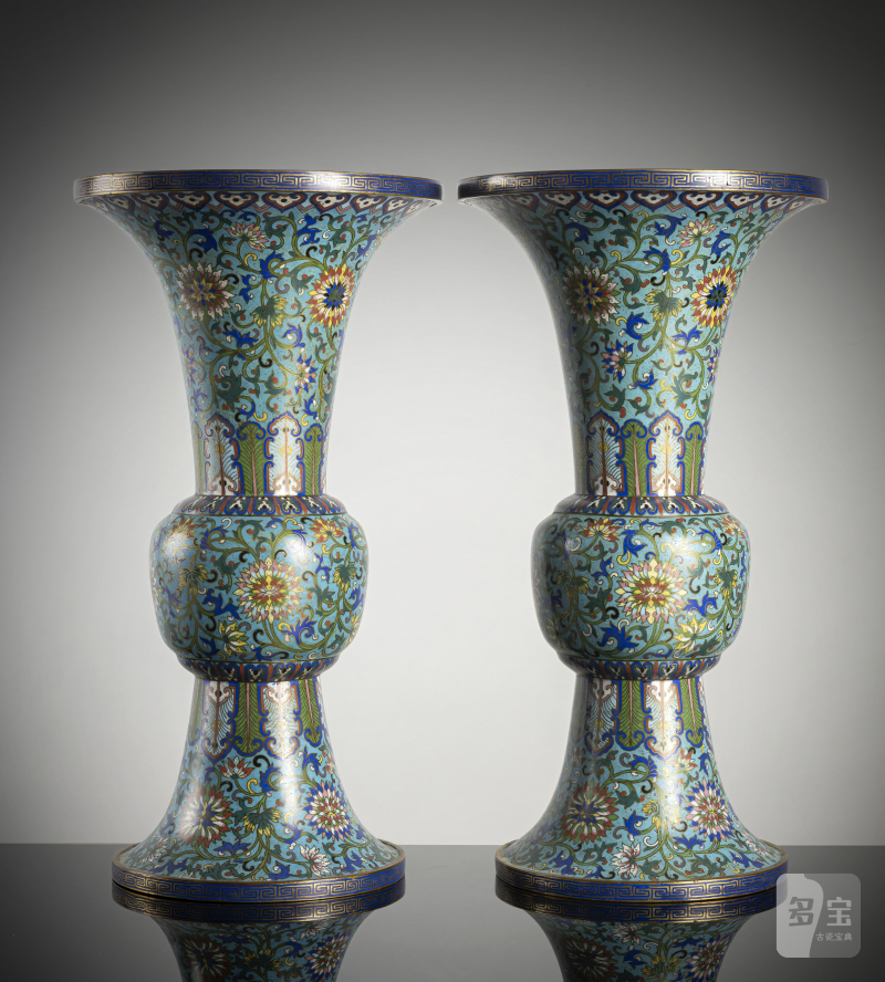 A pair of 'gu'-shaped cloisonné-enamelled lotus vases - 图2